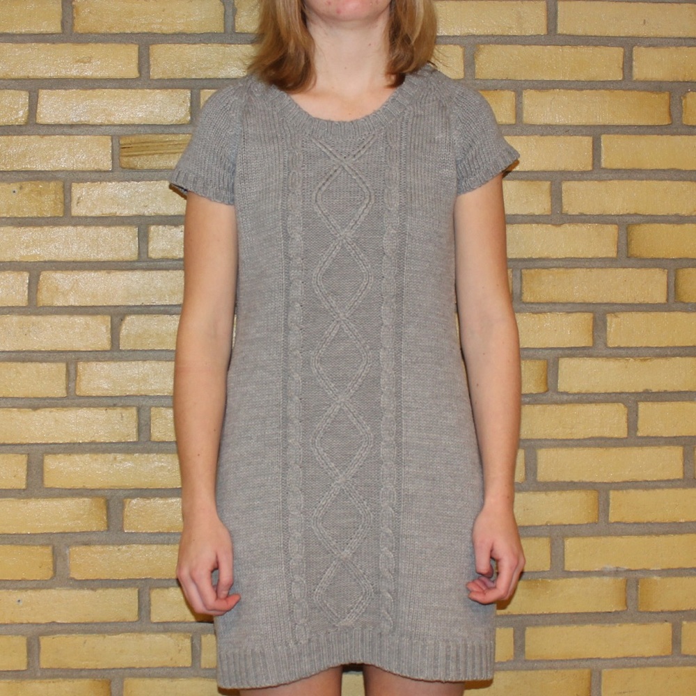 Light Grey Short Sleeve Crew Neck Midi Knit Dress